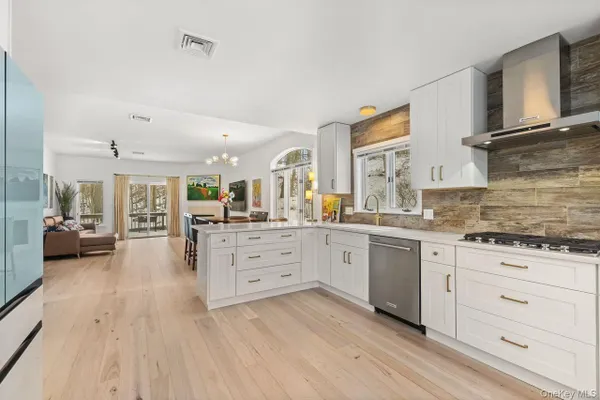 Property Slideshow image 2 of 39 | 811 heritage hls, Somers, NY, 10589