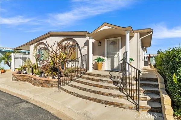 Property Slideshow image 3 of 30 | 1421 glengrove sq, Corona, CA, 92882