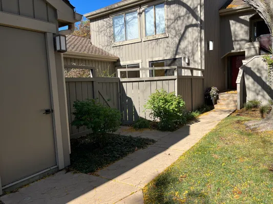 Property Slideshow image 2 of 43 | 315 bluff ct c, Lake Barrington, IL, 60010