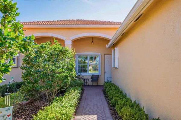 Property Slideshow image 3 of 40 | 15814 aurora lake cir, Wimauma, FL, 33598