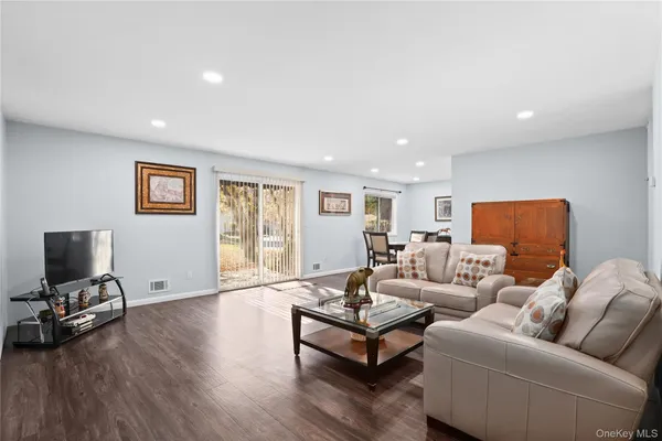 Property Slideshow image 3 of 30 | 98 molly pitcher ln a, Yorktown Heights, NY, 10598