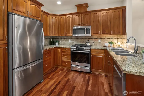 Property Slideshow image 3 of 37 | 4406 providence point pl 302, Issaquah, WA, 98029