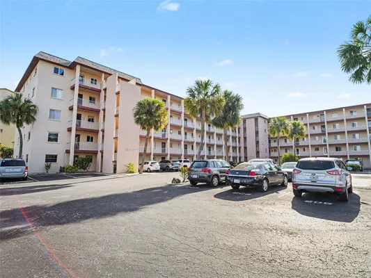 Property Slideshow image 2 of 25 | 3915 lake bayshore dr 306, Bradenton, FL, 34205