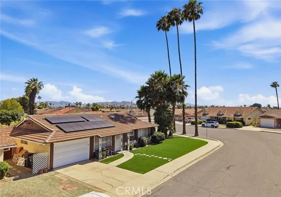 Property Slideshow image 3 of 46 | 1381 amberwood dr, Hemet, CA, 92543