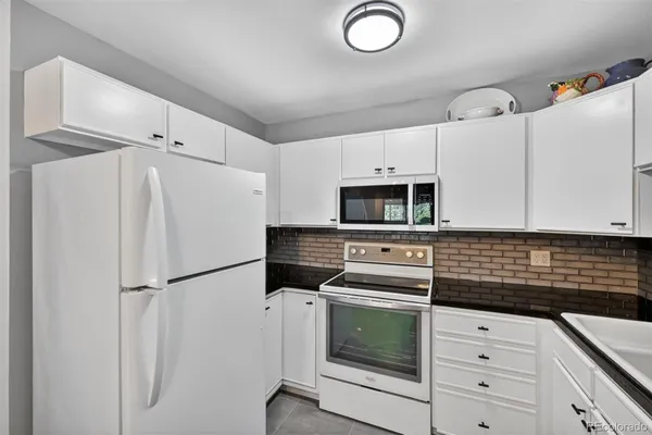 Property Slideshow image 2 of 34 | 3184 s heather gardens way 408, Aurora, CO, 80014