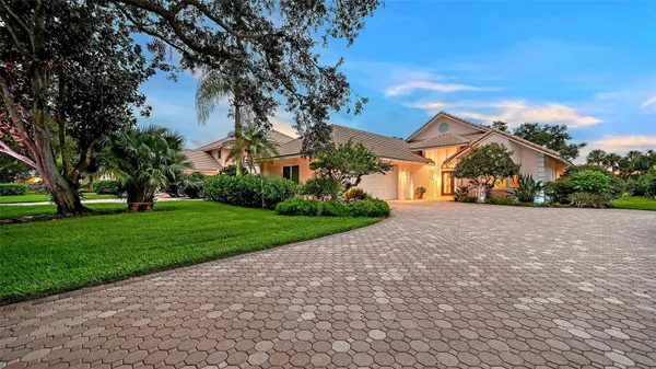 Property Slideshow image 2 of 65 | 5476 golf pointe dr, Sarasota, FL, 34243