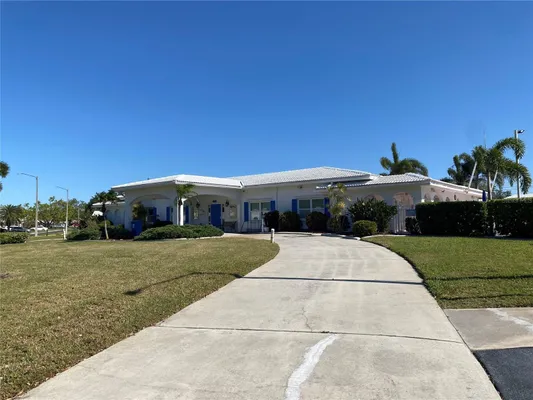 Property Slideshow image 3 of 71 | 9082 141st st, Seminole, FL, 33776