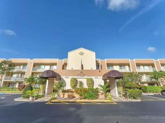 Property Slideshow image 2 of 24 | 7302 s devon dr 307, Tamarac, FL, 33321