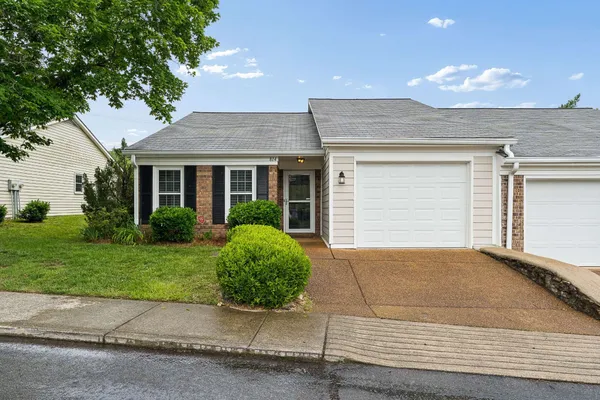 Property Slideshow image 2 of 37 | 814 marquette dr, Nashville, TN, 37205