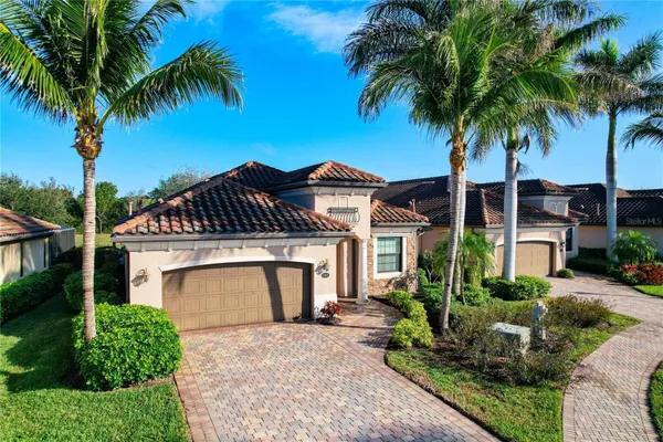 Property Slideshow image 3 of 61 | 2902 aviamar cir, Naples, FL, 34114