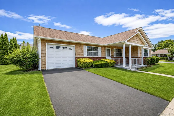 Property Slideshow image 2 of 29 | 18 kathleen dr, Islip, NY, 11769