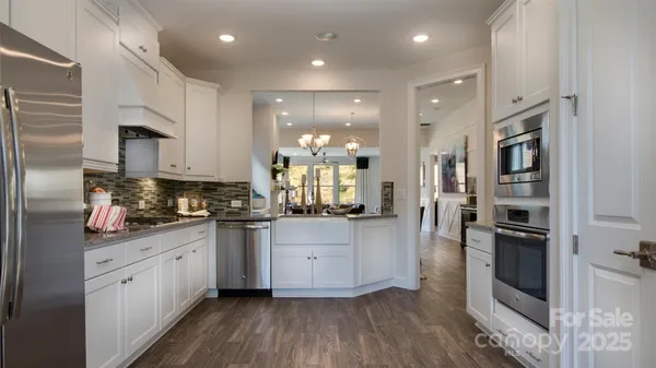 Property Slideshow image 2 of 18 | 8925 silver springs ct, Charlotte, NC, 28215