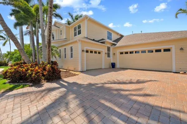 Property Slideshow image 3 of 45 | 703 islebay dr, Apollo Beach, FL, 33572