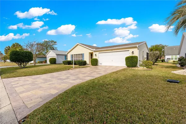 Property Slideshow image 2 of 27 | 1405 madrigal ln, Lady Lake, FL, 32159