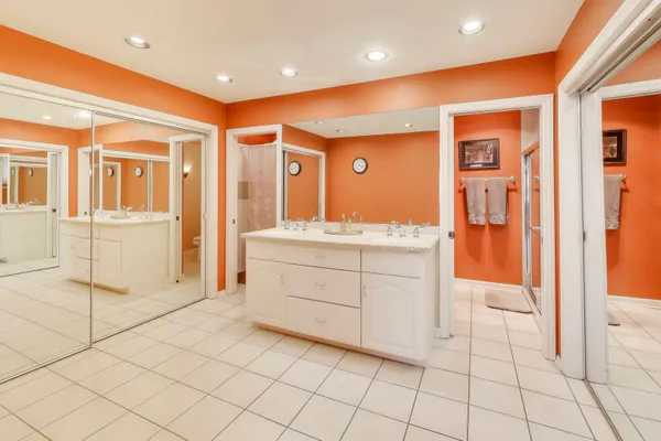 Property Slideshow image 3 of 9 | 211 briarwood pass, Oak Brook, IL, 60523