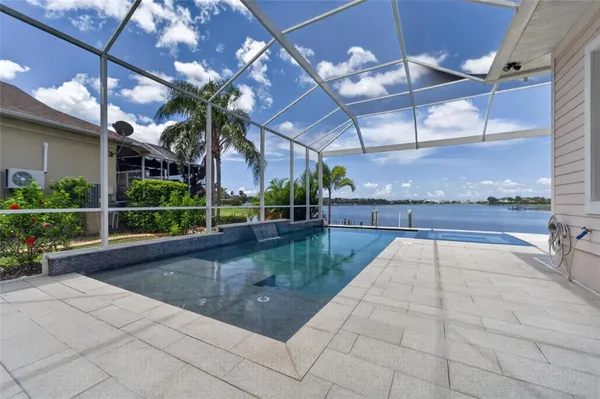 Property Slideshow image 3 of 100 | 429 manns harbor dr, Apollo Beach, FL, 33572