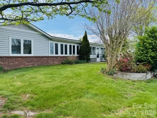 Property Slideshow image 2 of 32 | 208 dartcrest dr, Hendersonville, NC, 28792