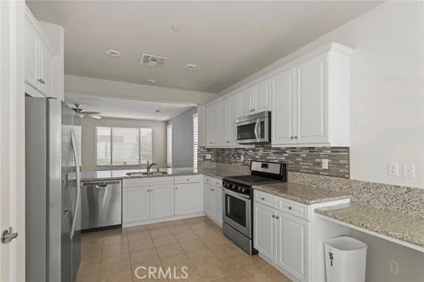 Property Slideshow image 3 of 27 | 19156 doral st, Apple Valley, CA, 92308