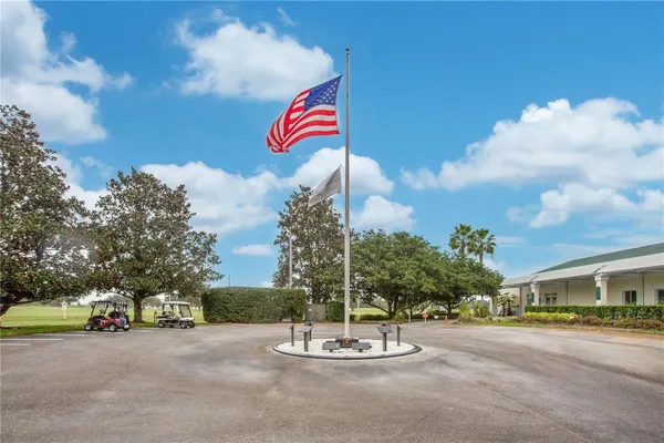 Property Slideshow image 2 of 56 | 842 old oaks ln, Leesburg, FL, 34748