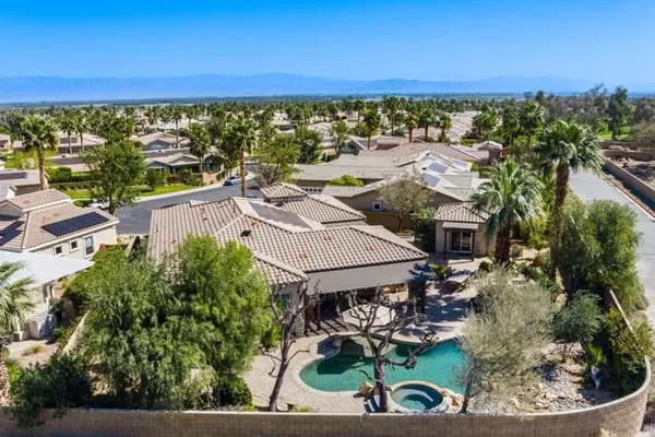 Property Slideshow image 2 of 52 | 81271 jasmine ct, La Quinta, CA, 92253