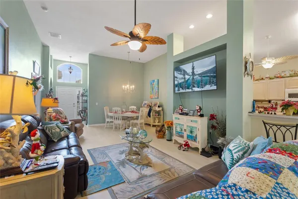 Property Slideshow image 3 of 60 | 642 vista oaks way, Davenport, FL, 33837