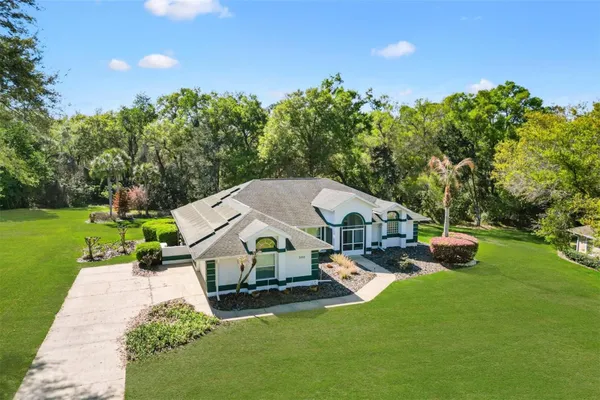 Property Slideshow image 2 of 52 | 5312 greens dr, Lady Lake, FL, 32159