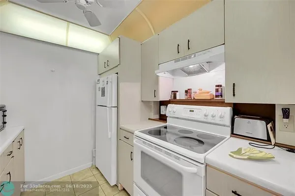 Property Slideshow image 3 of 48 | 2801 victoria way apt d3, Coconut Creek, FL, 33066