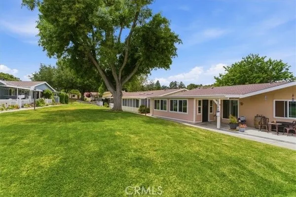 Property Slideshow image 3 of 40 | 19203 avenue of the oaks a a, Newhall, CA, 91321