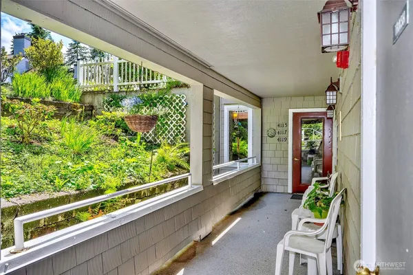 Property Slideshow image 3 of 33 | 4117 providence point dr 1002, Issaquah, WA, 98029