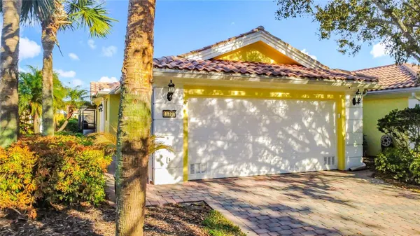 Property Slideshow image 2 of 41 | 11777 fan tail ln, Orlando, FL, 32827