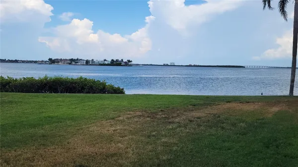 Property Slideshow image 3 of 26 | 6322 palma del mar blvd 106, St Petersburg, FL, 33715