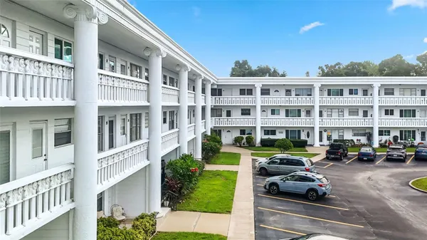 Property Slideshow image 3 of 83 | 2454 australia way 32, Clearwater, FL, 33763