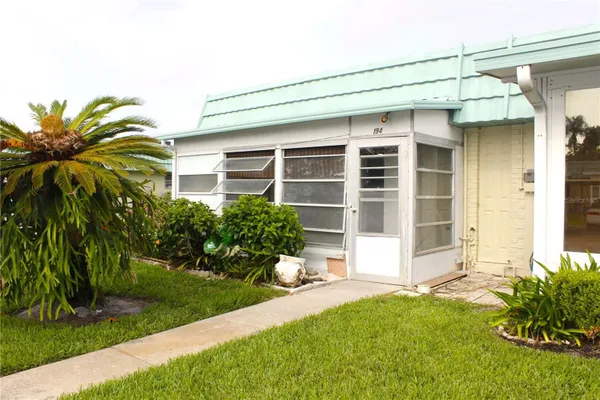 Property Slideshow image 3 of 40 | 101 cambridge trl apt 194, Sun City Center, FL, 33573