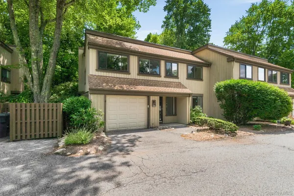 Property Slideshow image 2 of 50 | 12 heritage hls a, Somers, NY, 10589