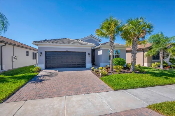 Property Slideshow image 2 of 48 | 15513 santa pola dr, Wimauma, FL, 33598