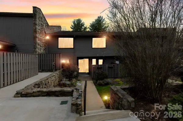 Property Slideshow image 2 of 26 | 515 crowfields ln, Asheville, NC, 28803