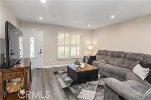 Property Slideshow image 3 of 15 | 19816 spanish oak dr, Newhall, CA, 91321