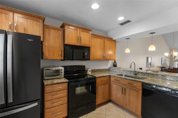 Property Slideshow image 3 of 50 | 410 cerromar cir 242, Venice, FL, 34293