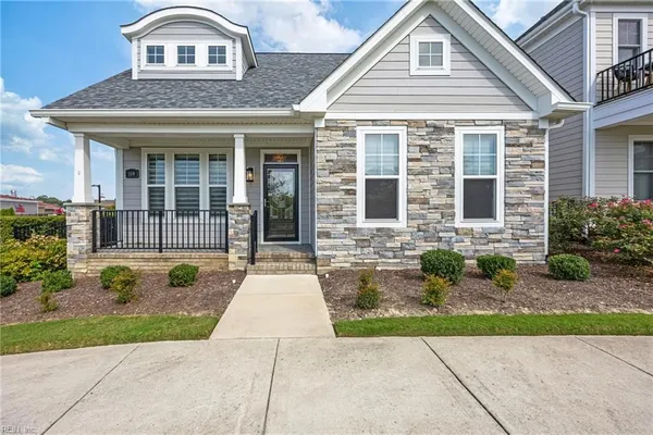 Property Slideshow image 3 of 40 | 119 creek ln, Suffolk, VA, 23435