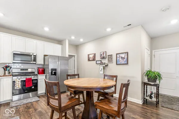 Property Slideshow image 3 of 26 | 8652 faulkner dr, Indianapolis, IN, 46239