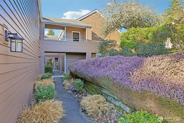 Property Slideshow image 2 of 40 | 22539 se 42nd ter # 1189, Issaquah, WA, 98029