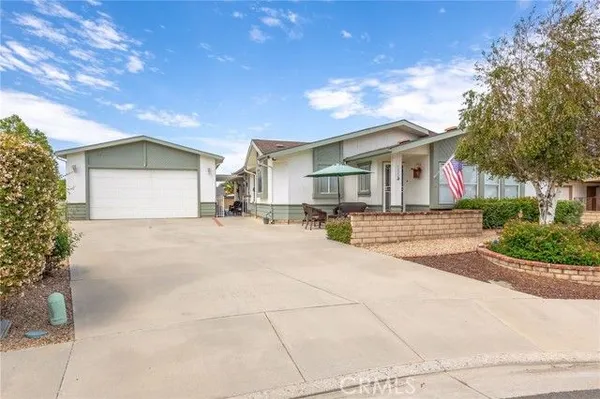 Property Slideshow image 3 of 44 | 1645 pear tree ct, Hemet, CA, 92545