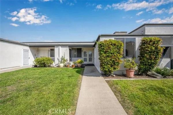 Property Slideshow image 3 of 42 | 13120 del monte dr apt 47g, Seal Beach, CA, 90740