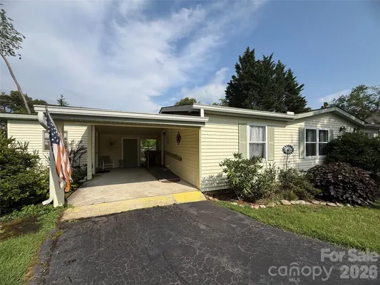 Property Slideshow image 3 of 39 | 227 cranbrook cir, Hendersonville, NC, 28792