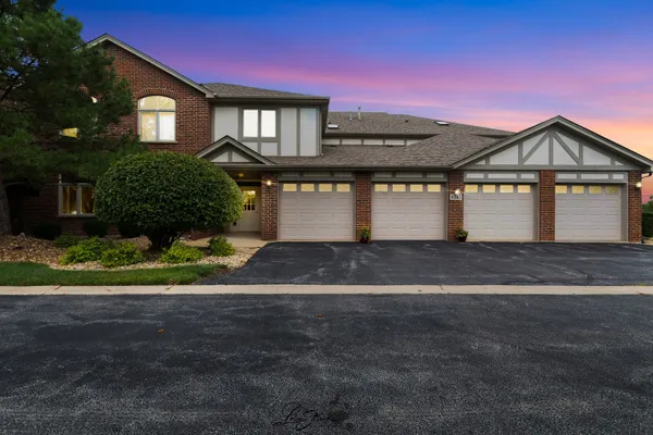 Property Slideshow image 2 of 23 | 6242 kallsen dr 2, Tinley Park, IL, 60477