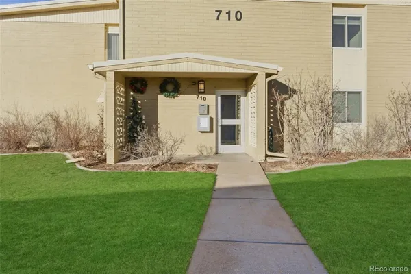 Property Slideshow image 2 of 14 | 710 s clinton st apt 2b, Denver, CO, 80247