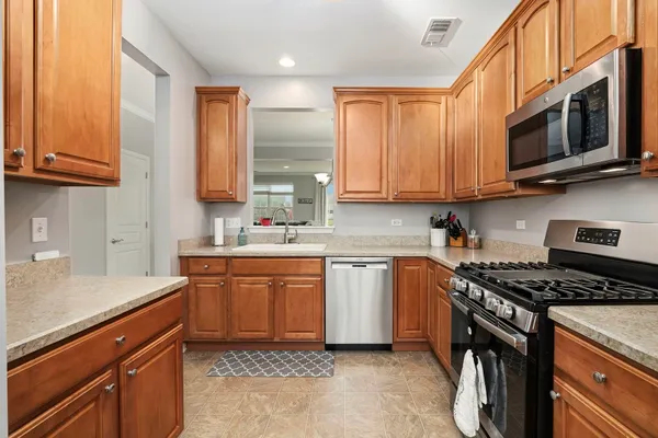 Property Slideshow image 3 of 28 | 2497 rolling ridge ln, Elgin, IL, 60124