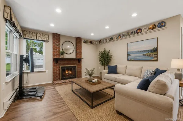 Property Slideshow image 3 of 17 | 7 avon ct, Brookhaven, NY, 11961