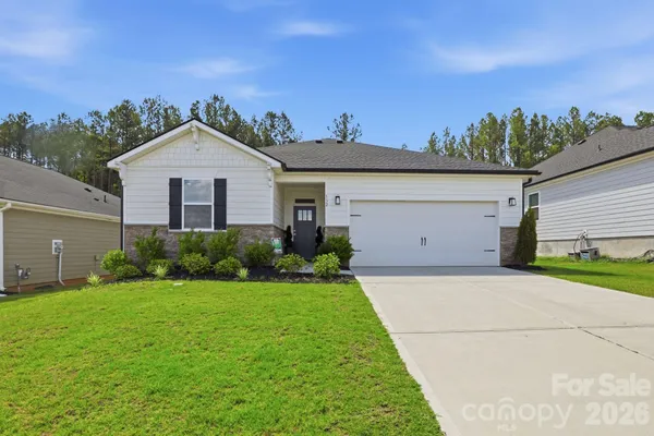 Property Slideshow image 2 of 24 | 132 lancashire ct, Denver, NC, 28037