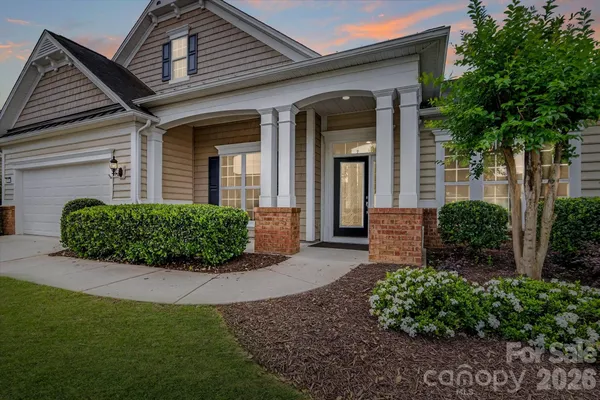 Property Slideshow image 2 of 48 | 2015 yellowstone dr, Fort Mill, SC, 29707